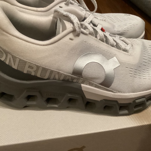 On Cloud Cloudmaster 2 frost athletic shoes ladies 8 - Picture 3 of 11